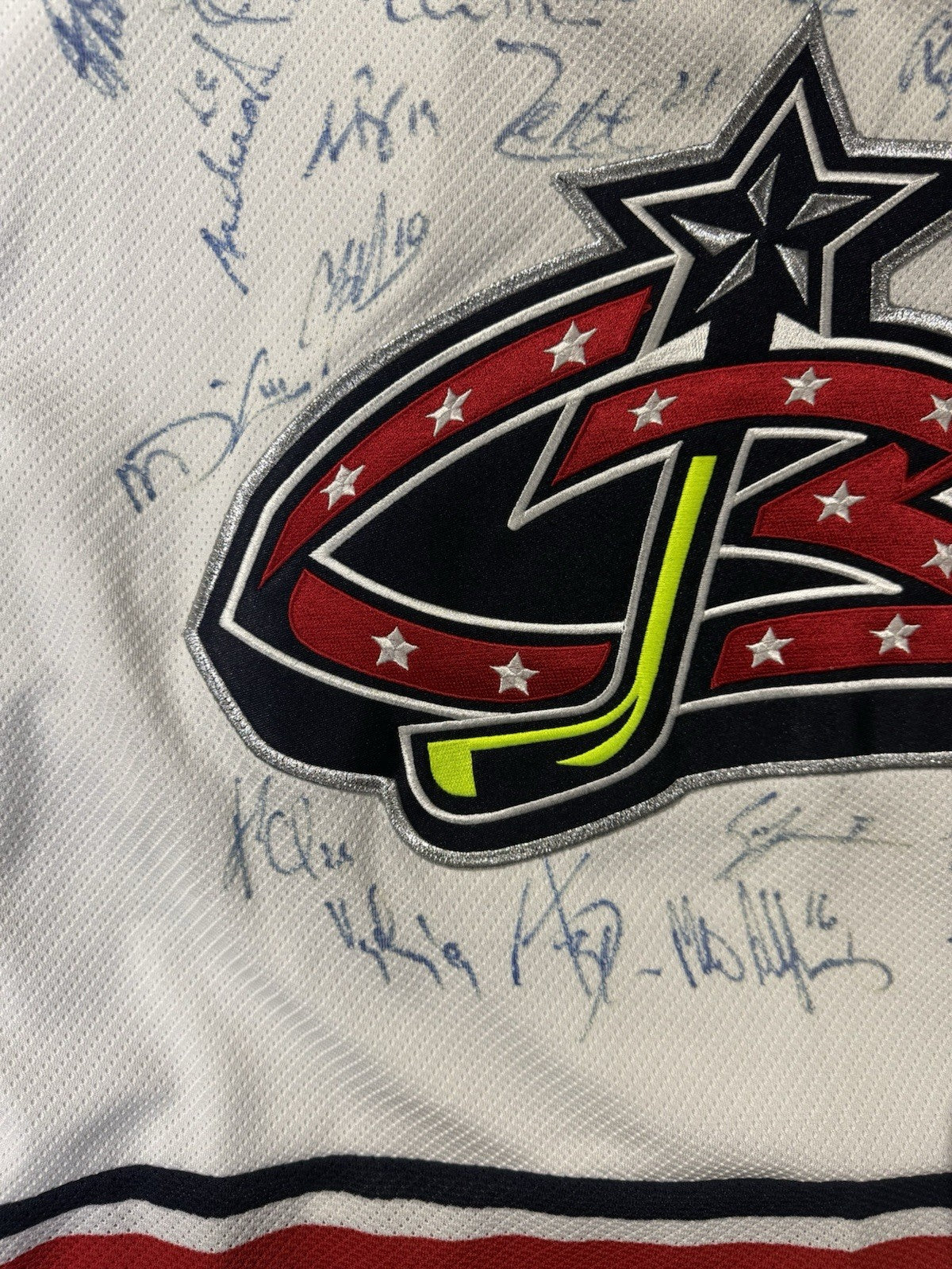 Rare Vintage Columbus Blue Jackets Team Signed Jersey w/ No COA Has Tags