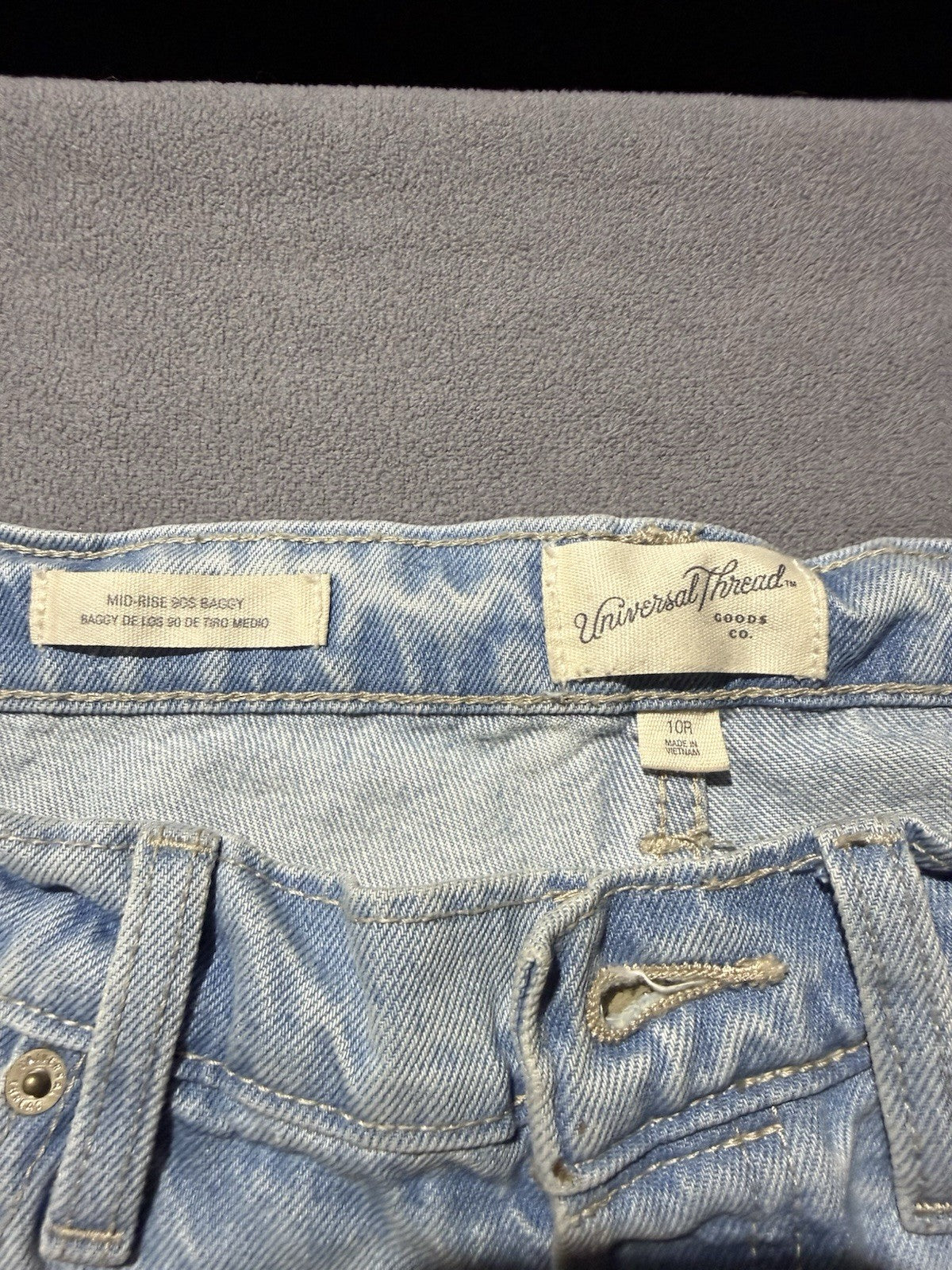 Universal Thread Women's Jeans Mid Rise 90s Baggy Leg Light Wash Size 10R