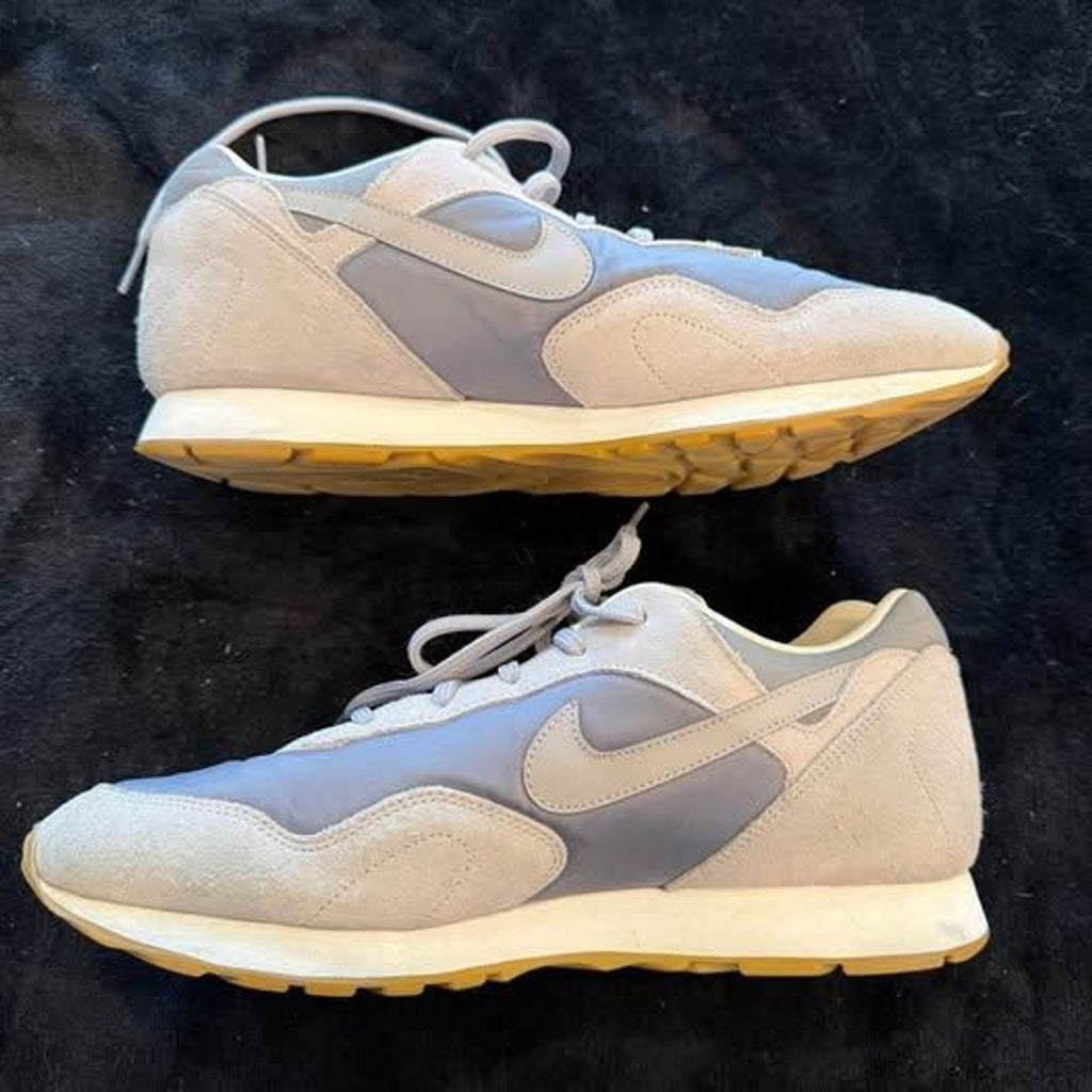 Nike Outburst Women's Chic and Stylish Running Shoes Size 11.5