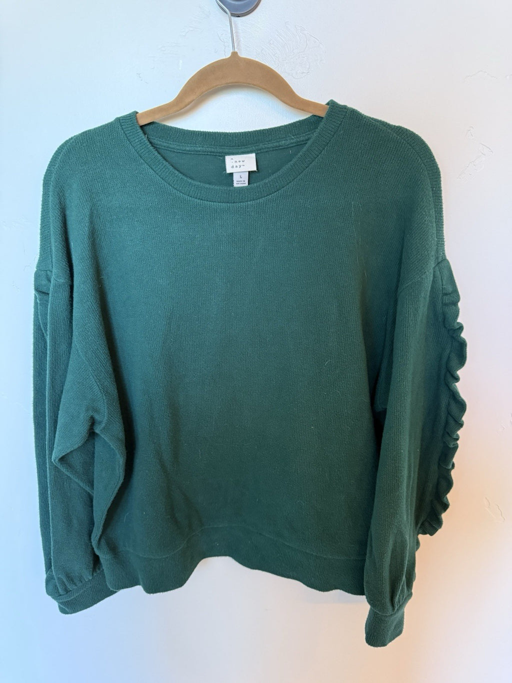 A NEW DAY Green Long Ruffle Trim Sleeves Crewneck Sweater, Size Large