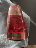 2004 Toyota 4Runner RH Right Passenger Side Tail Light Lamp Assembly/ Housing