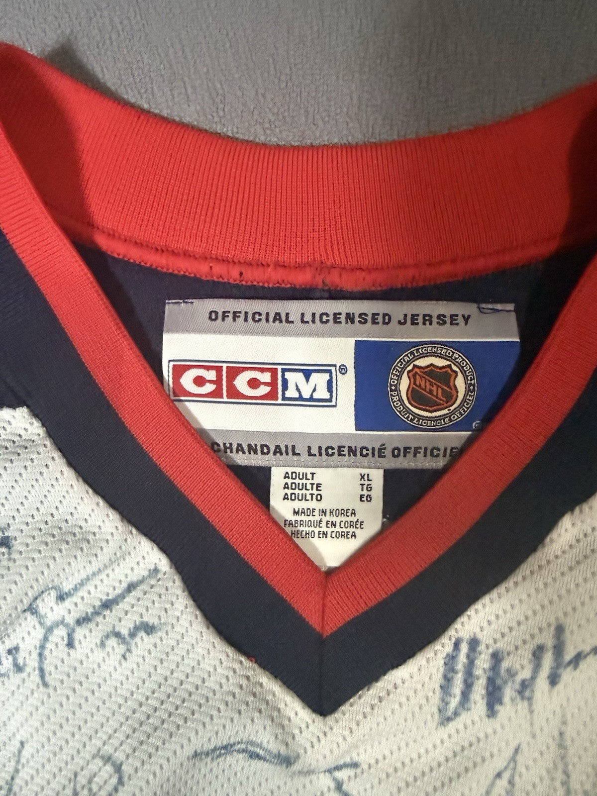Rare Vintage Columbus Blue Jackets Team Signed Jersey w/ No COA Has Tags