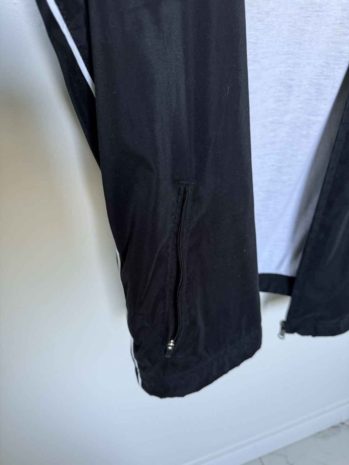 Nike Full Zip Black XL Windbreaker Warm Up Jacket With White Stripes On Sleeves