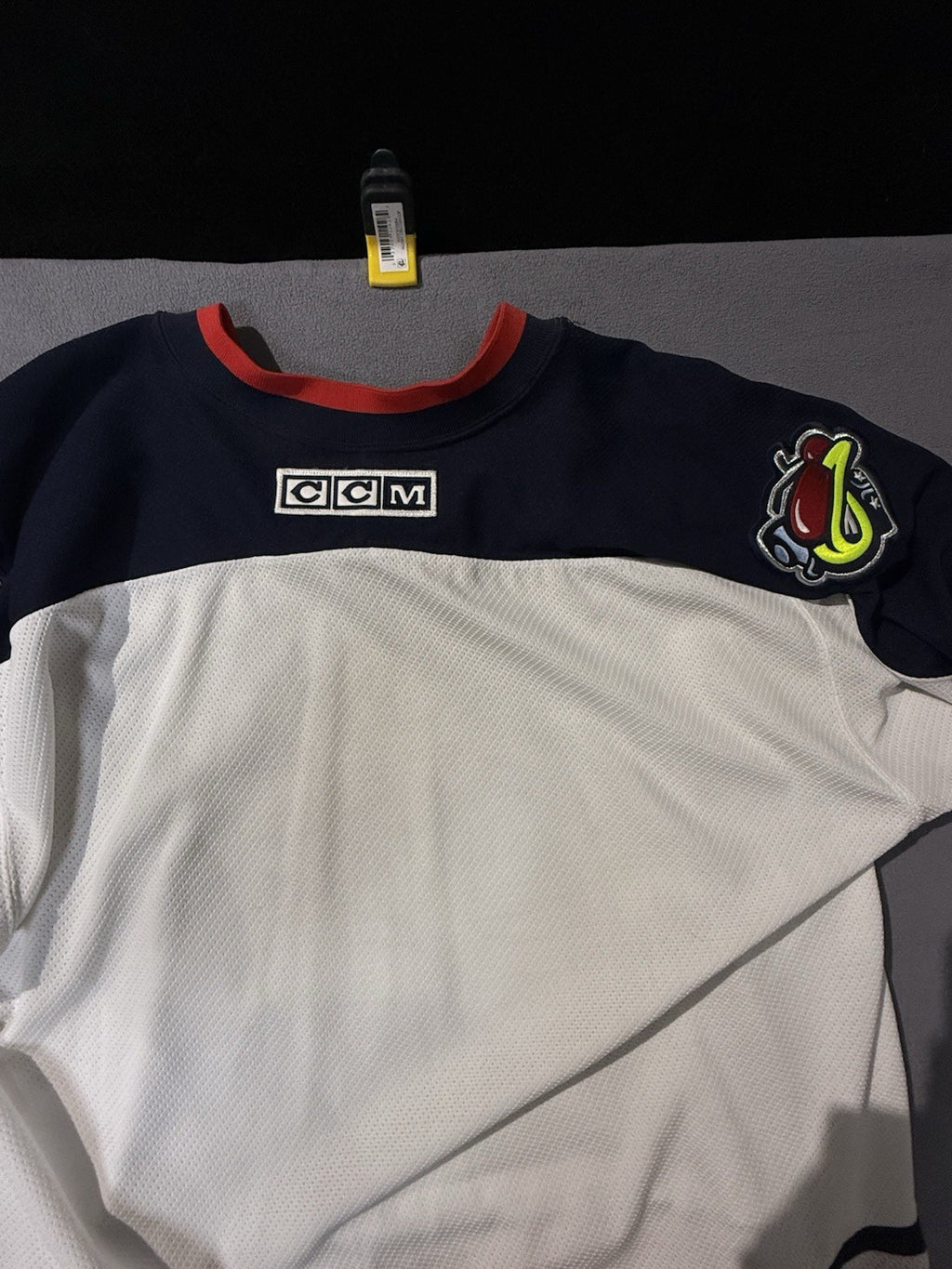 Rare Vintage Columbus Blue Jackets Team Signed Jersey w/ No COA Has Tags