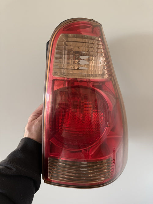 2004 Toyota 4Runner RH Right Passenger Side Tail Light Lamp Assembly/ Housing