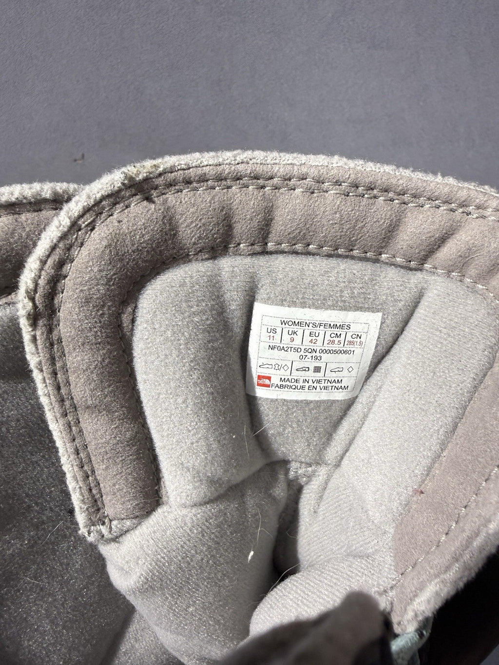 Women's North face Thermoball Utility Mid Winter Boots  Size 11 US