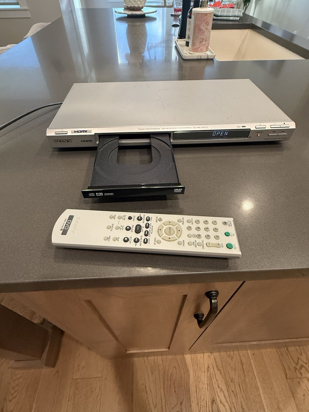 SONY DVP-NS75H Cinema Progressive Scan CD/DVD Silver Player HDMI w Remote/works