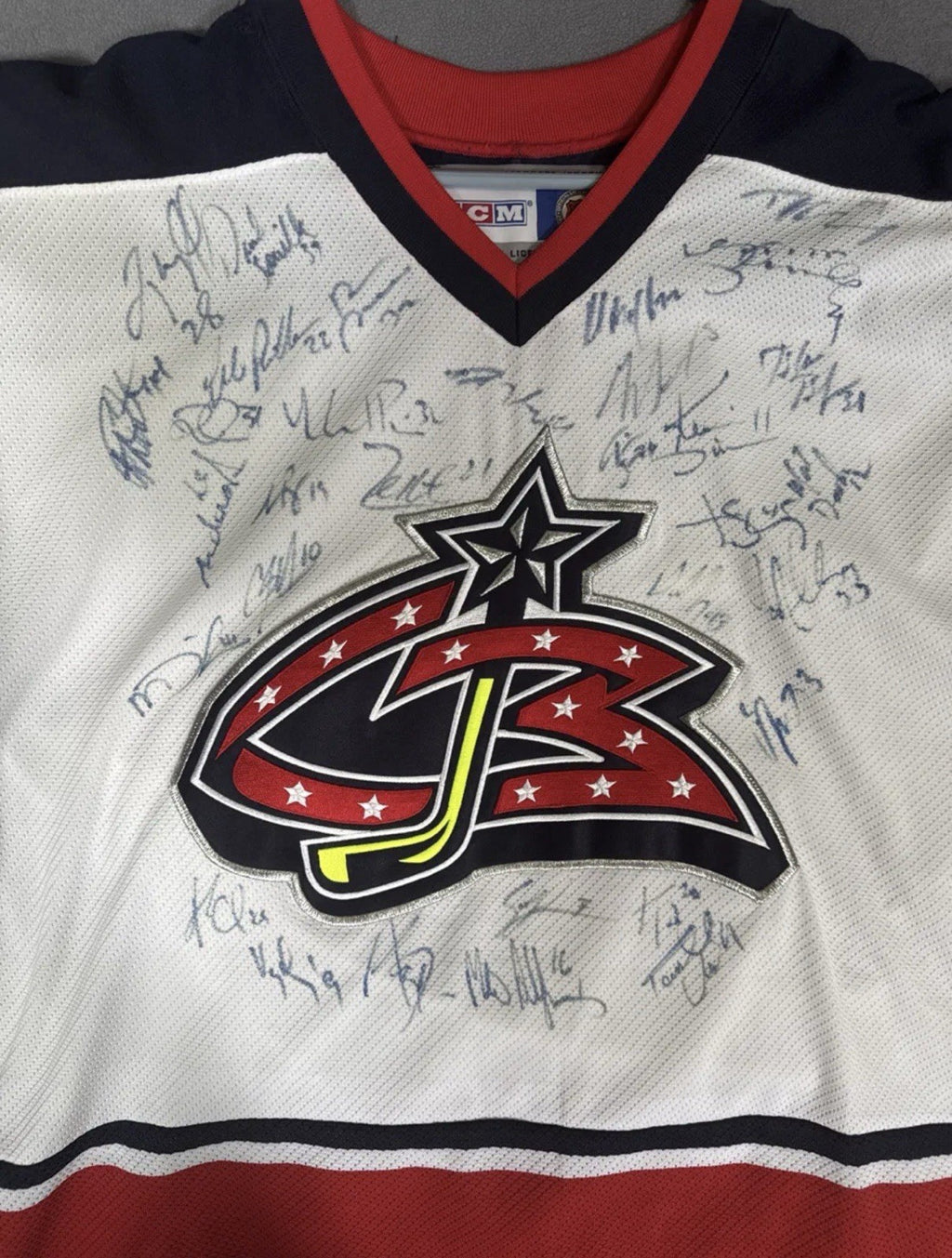 Rare Vintage Columbus Blue Jackets Team Signed Jersey w/ No COA Has Tags