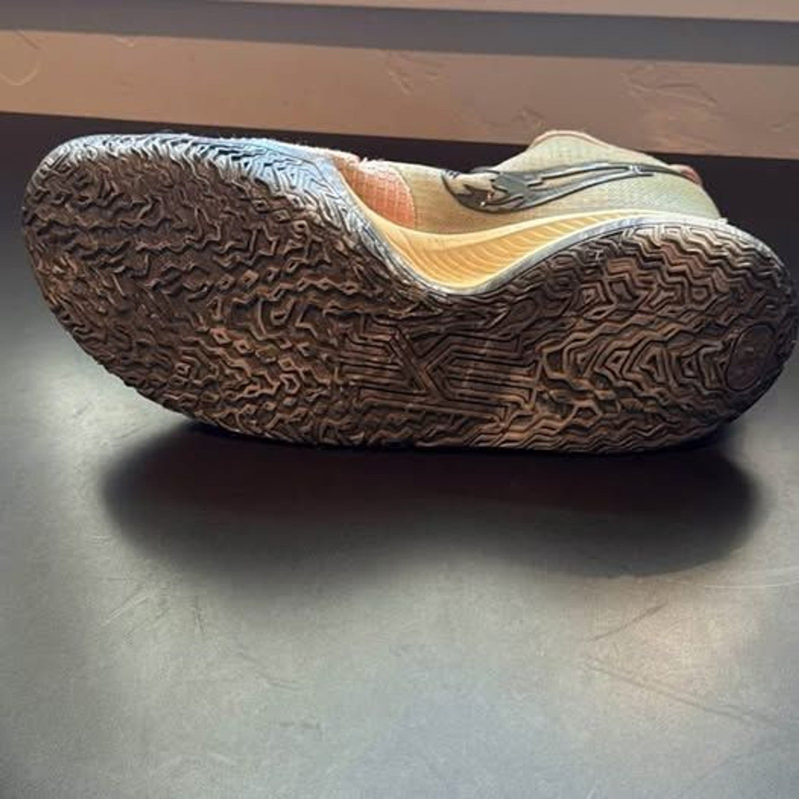 USED Nike Kyrie Low 4 Basketball Shoes Mens 13 Pale Coral Iron Grey CW3985-800