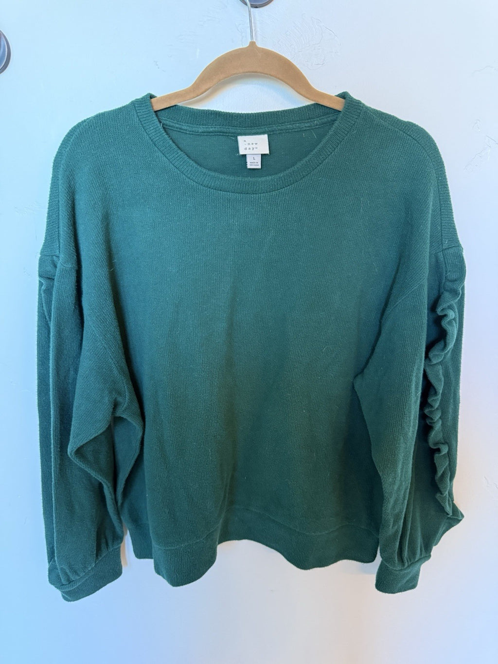 A NEW DAY Green Long Ruffle Trim Sleeves Crewneck Sweater, Size Large