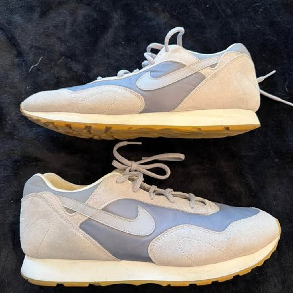 Nike Outburst Women's Chic and Stylish Running Shoes Size 11.5