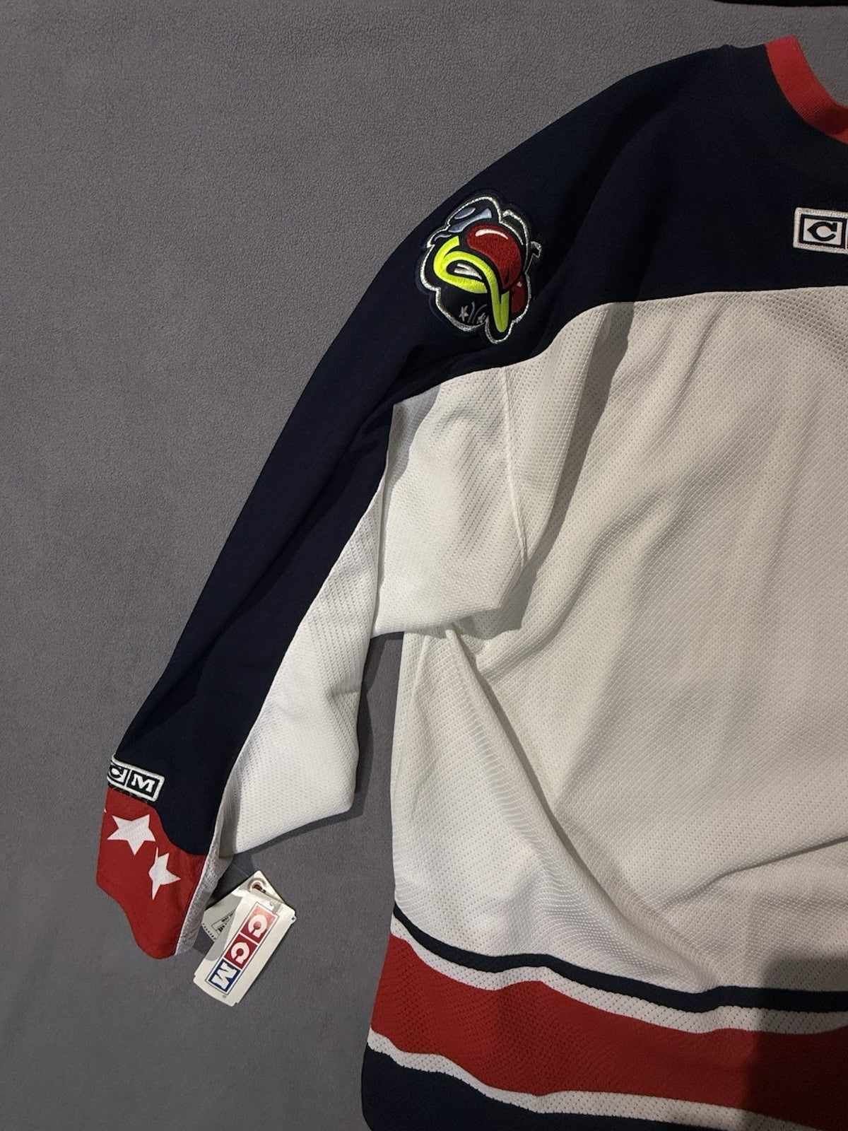 Rare Vintage Columbus Blue Jackets Team Signed Jersey w/ No COA Has Tags