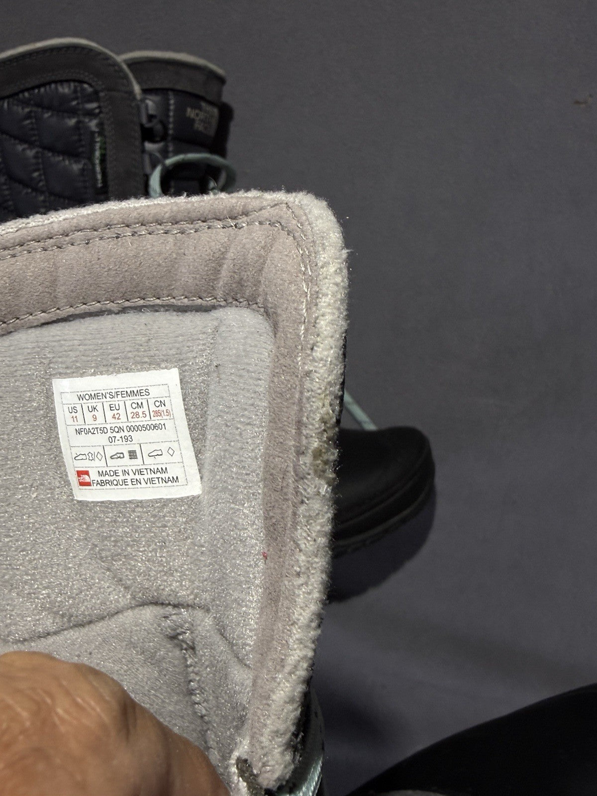 Women's North face Thermoball Utility Mid Winter Boots  Size 11 US
