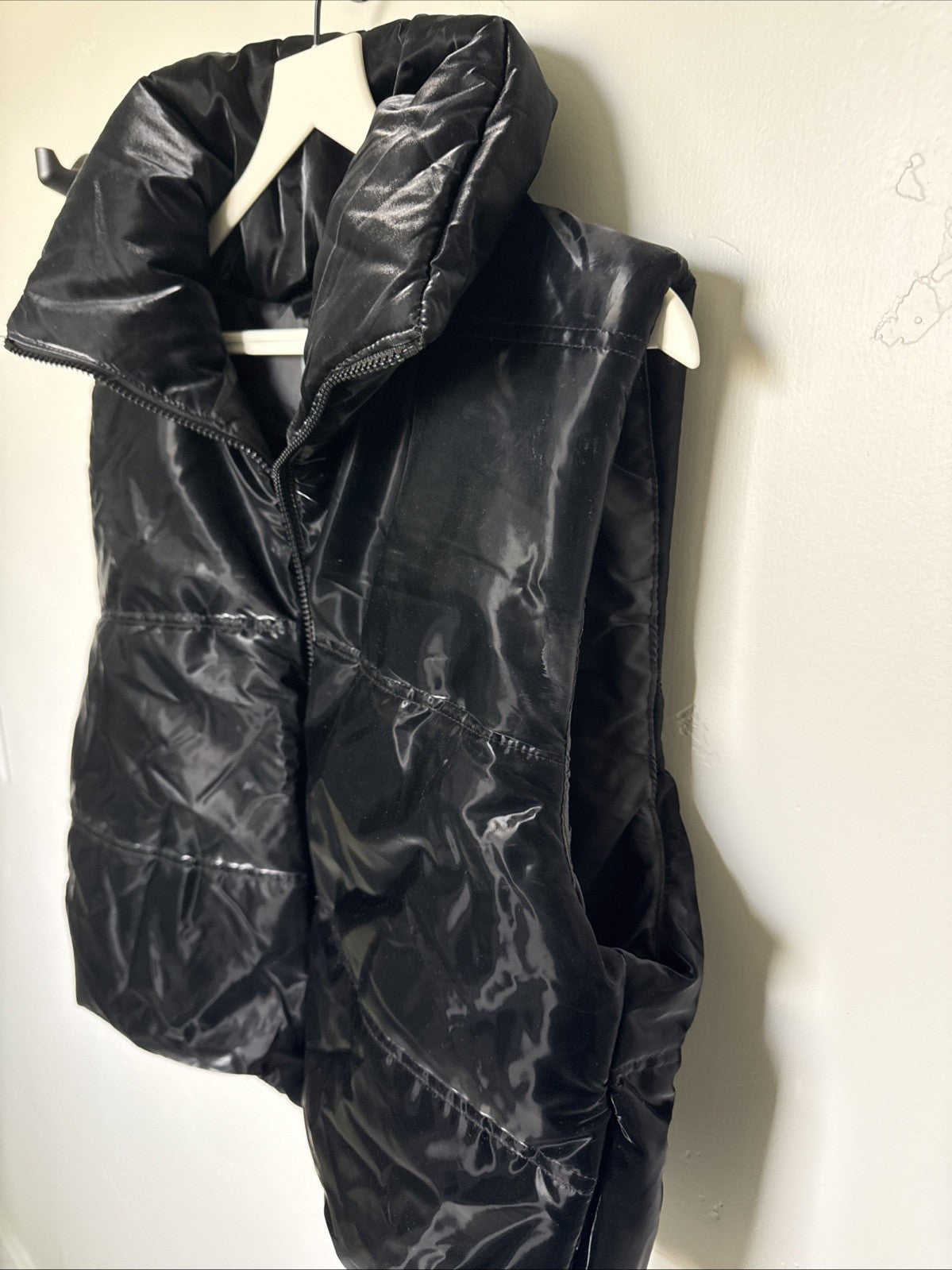 Wild Fable Black Puffer Vest M Shiny Quilted Zip Front Sleeveless Jacket