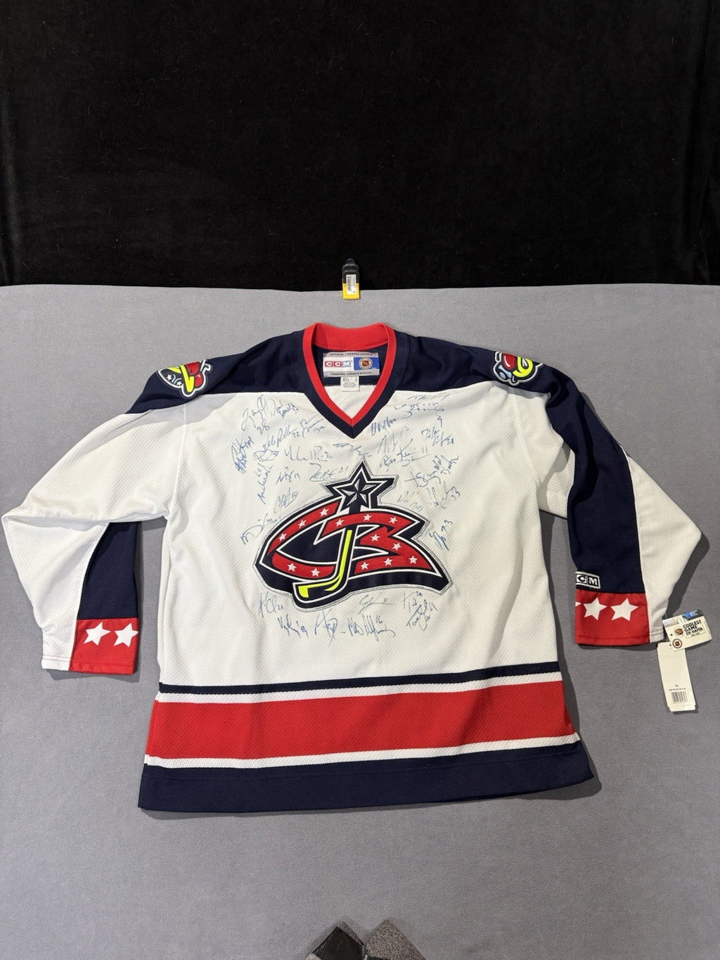 Rare Vintage Columbus Blue Jackets Team Signed Jersey w/ No COA Has Tags