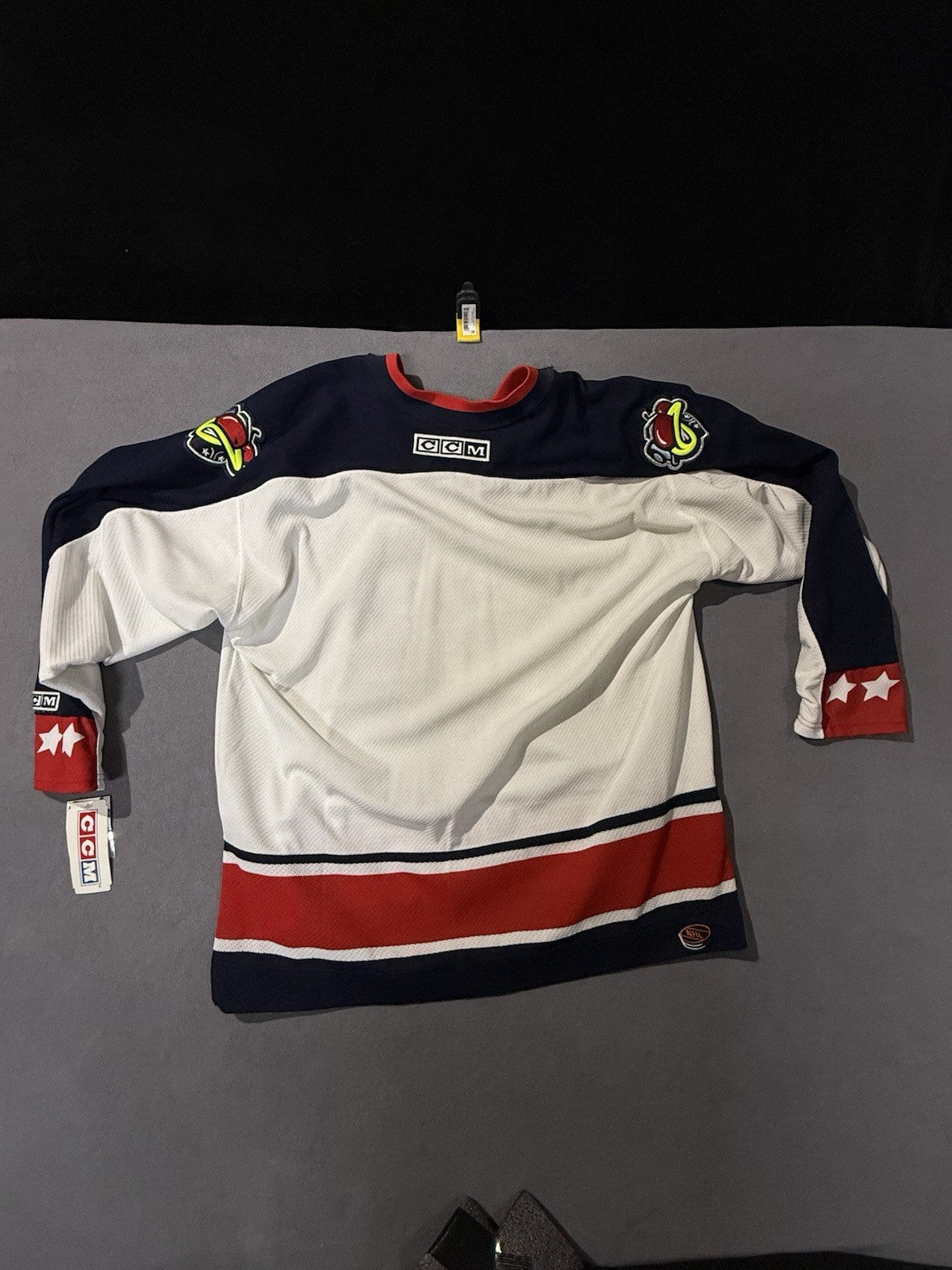 Rare Vintage Columbus Blue Jackets Team Signed Jersey w/ No COA Has Tags